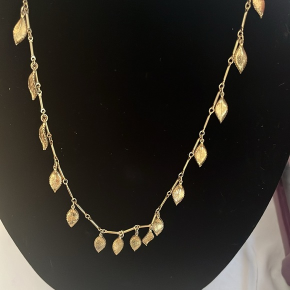 Vintage leaf necklace - Picture 6 of 6